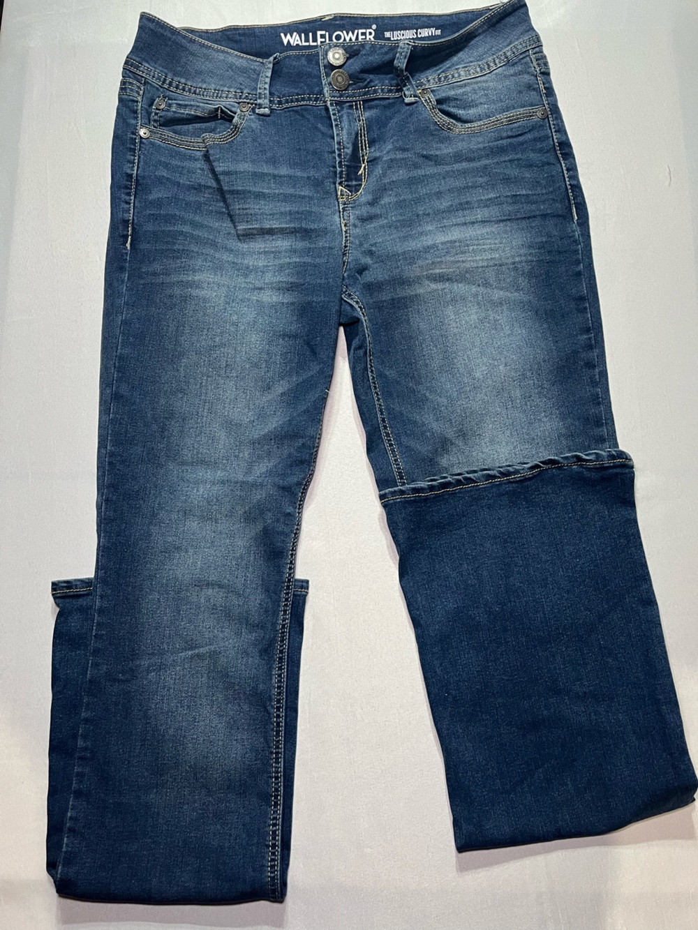 Wallflower Junior 11 Long Curvy Fit Blue Faded Stretch Bootcut MidRise Jeans - Picture 2 of 8